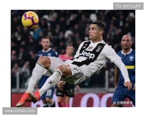 球迷冲进场内抢C罗球衣引发欧冠赛场奇葩事件